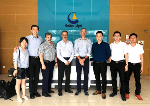 Il cliente è venuto nella nostra azienda per una visita sul campo nel 2017